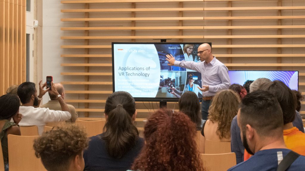 Prof Philip Farrugia presenting Prime-VR2 - 📷 NoceMuskata